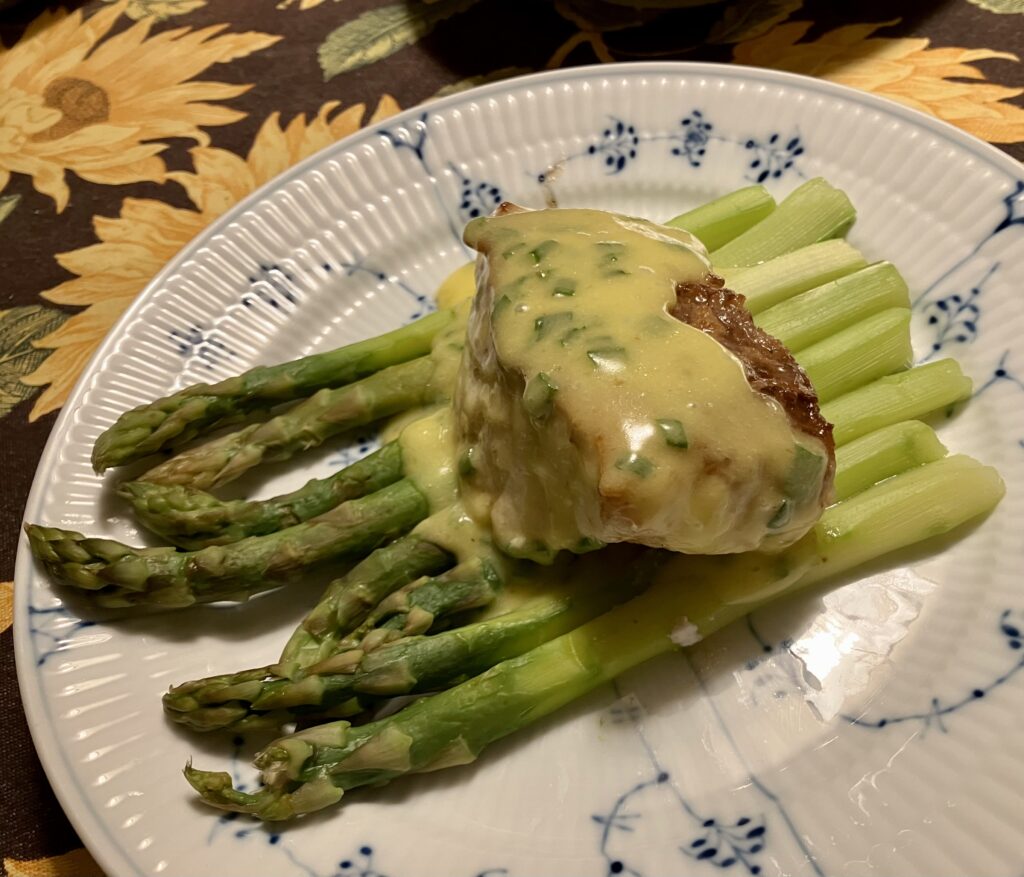 GROUPER AND ASPARAGUS HOLLANDAISE